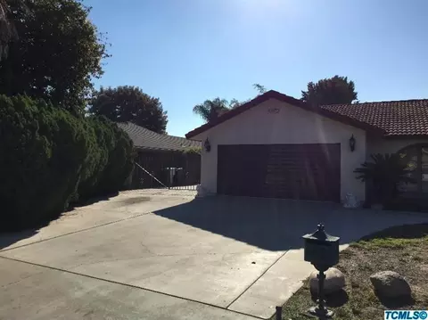 2301 E Hillcrest Ave, Visalia, CA 93292 photo 2