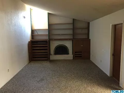 2301 E Hillcrest Ave, Visalia, CA 93292 photo 6