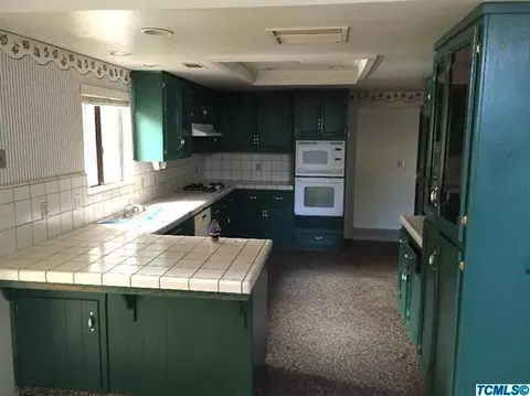 2301 E Hillcrest Ave, Visalia, CA 93292 photo 7
