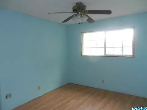 442 W Spruce Ave, Lemoore, CA 93245 photo 4