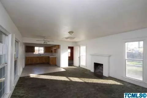 1446 El Monte Way, Dinuba, CA 93618 photo 3