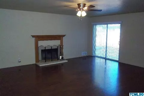 278 E Gannon Dr, Tulare, CA 93274 photo 2