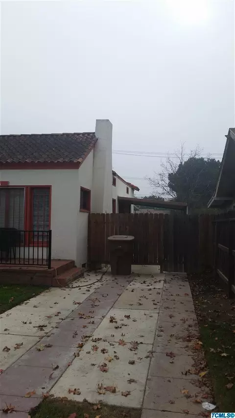 633 E Inyo Ave, Tulare, CA 93274 photo 2