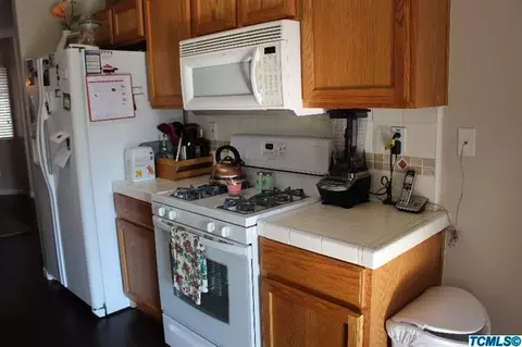 2405 E Victor Ave, Visalia, CA 93292 photo 10