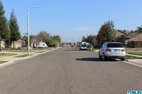 2405 E Victor Ave, Visalia, CA 93292 photo 3