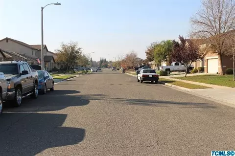 2405 E Victor Ave, Visalia, CA 93292 photo 4