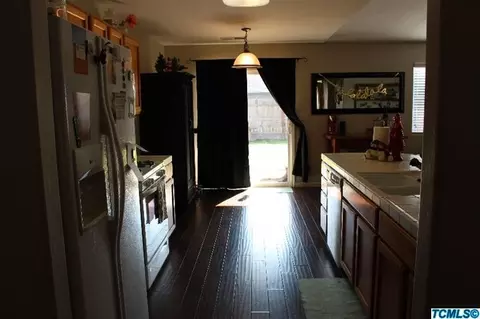 2405 E Victor Ave, Visalia, CA 93292 photo 8