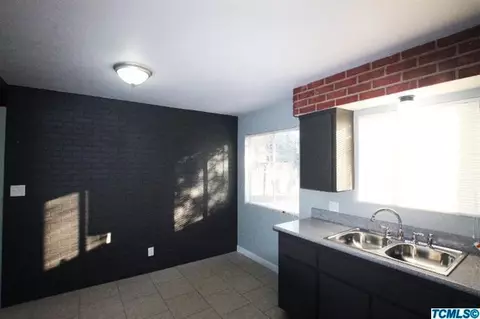 616 Davis St, Exeter, CA 93221 photo 4