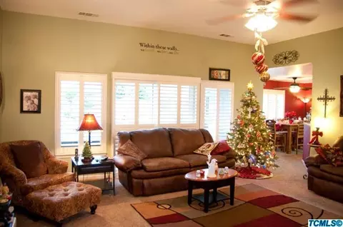 1534 E Seeger Ave, Visalia, CA 93292 photo 2