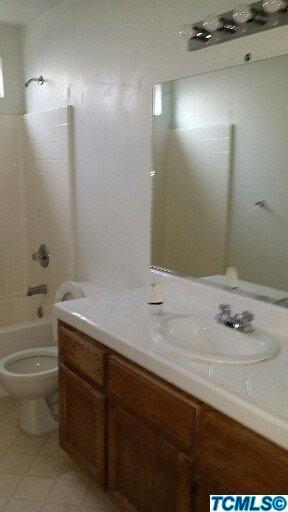 1059 N A St, Tulare, CA 93274 photo 5