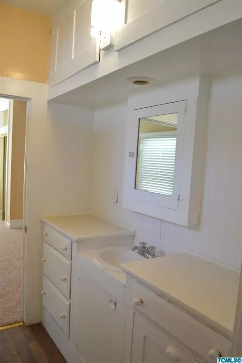 314 E Myrtle St, Hanford, CA 93230 photo 5