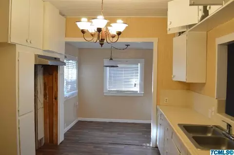 314 E Myrtle St, Hanford, CA 93230 photo 4