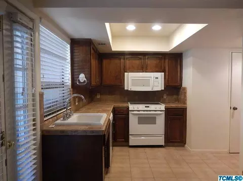 1152 N Gem St, Tulare, CA 93274 photo 2