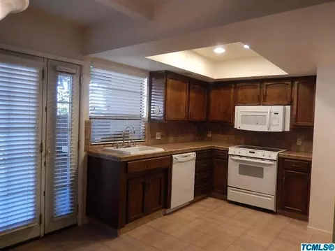 1152 N Gem St, Tulare, CA 93274 photo 3