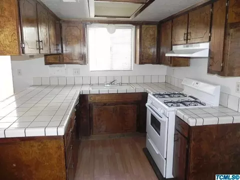 1935 E Laura Ave, Visalia, CA 93292 photo 2