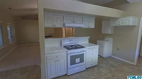 1251 E Davis Dr, Dinuba, CA 93618 photo 5