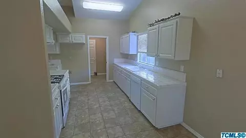 1251 E Davis Dr, Dinuba, CA 93618 photo 7