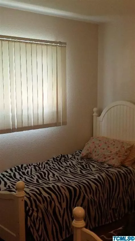 513 E Terrace Dr, Hanford, CA 93230 photo 8