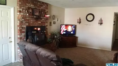 513 E Terrace Dr, Hanford, CA 93230 photo 2