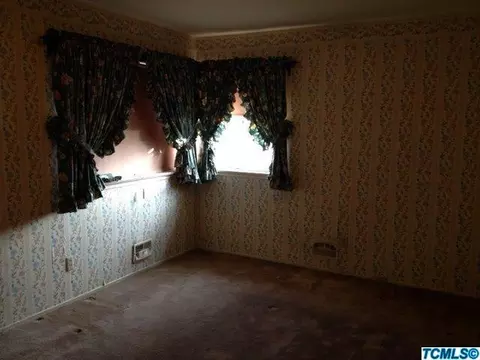 2195 Pine St, Hanford, CA 93230 photo 2
