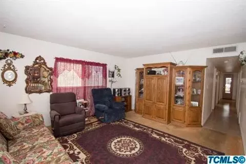 174 S Cedar Ave, Reedley, CA 93654 photo 5