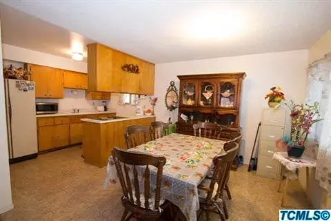 174 S Cedar Ave, Reedley, CA 93654 photo 7