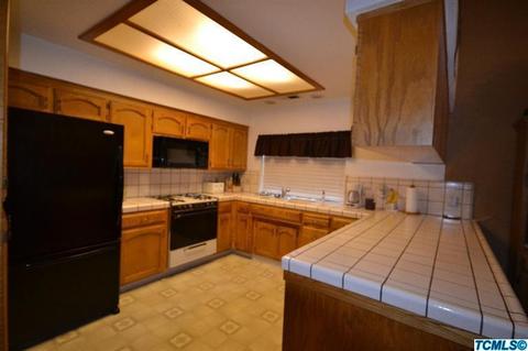 835 E Harold Ave, Visalia, CA 93292 photo 3