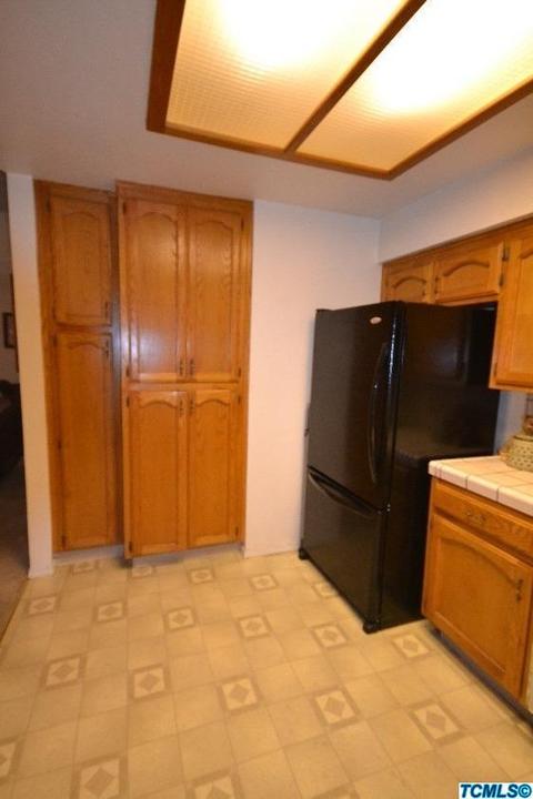 835 E Harold Ave, Visalia, CA 93292 photo 5