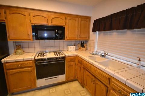 835 E Harold Ave, Visalia, CA 93292 photo 4