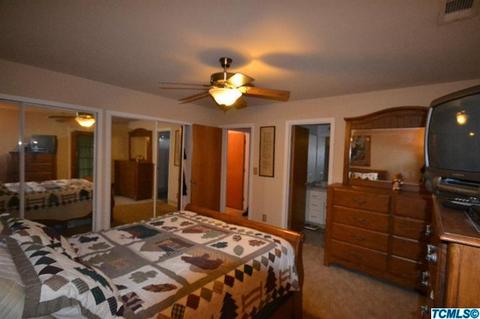 835 E Harold Ave, Visalia, CA 93292 photo 12