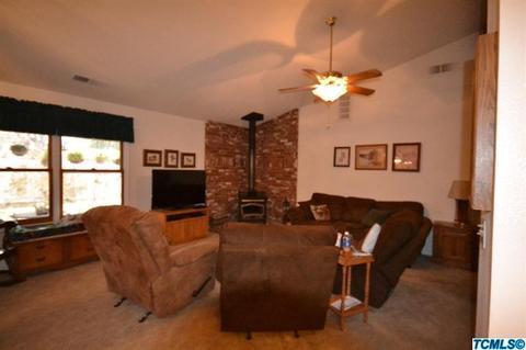 835 E Harold Ave, Visalia, CA 93292 photo 8