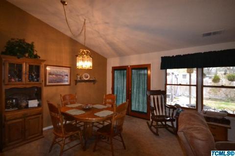 835 E Harold Ave, Visalia, CA 93292 photo 6