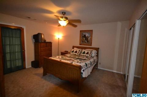 835 E Harold Ave, Visalia, CA 93292 photo 11