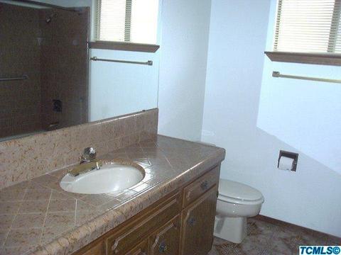 241 E Paseo Ave, Visalia, CA 93277 photo 7