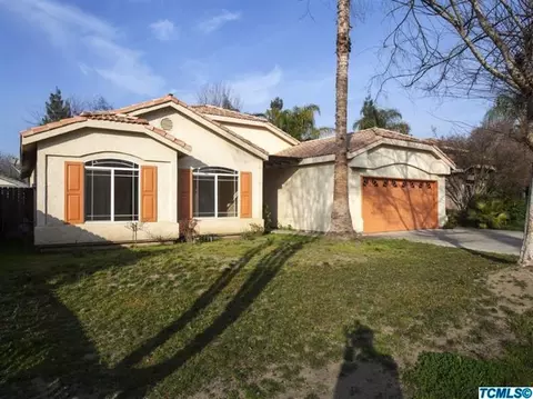 1648 E Dorothea Ave, Visalia, CA 93292 photo 2