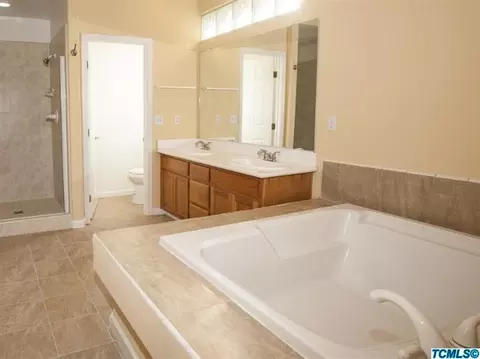 1648 E Dorothea Ave, Visalia, CA 93292 photo 16