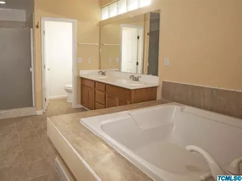 1648 E Dorothea Ave, Visalia, CA 93292 photo 9