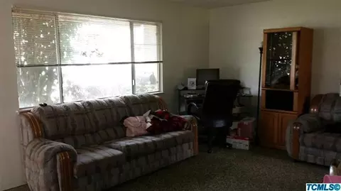 611 E Cypress Ave, Visalia, CA 93292 photo 4