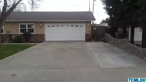 309 E Gannon Dr, Tulare, CA 93274 photo 3