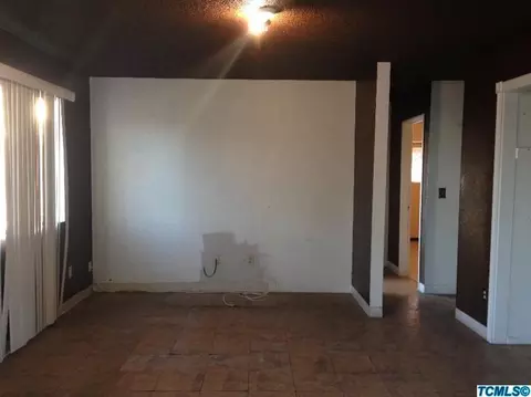 527 W Chestnut St, Exeter, CA 93221 photo 4