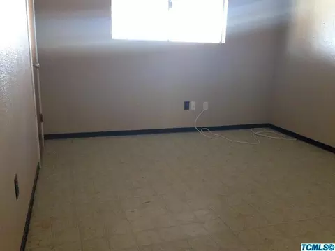 527 W Chestnut St, Exeter, CA 93221 photo 9