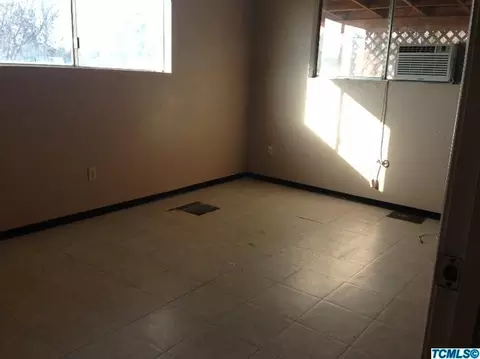 527 W Chestnut St, Exeter, CA 93221 photo 8
