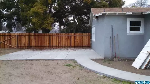 805 S Wright Way, Tulare, CA 93274 photo 12
