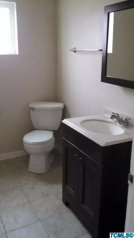 805 S Wright Way, Tulare, CA 93274 photo 4