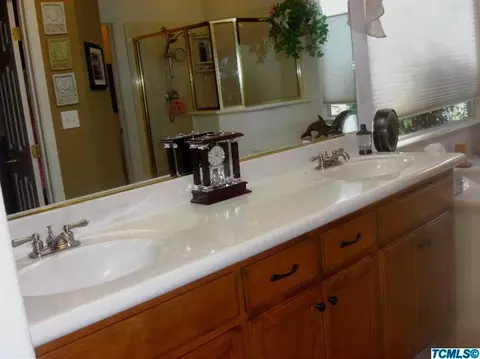 926 E Chestnut Ct, Visalia, CA 93292 photo 19
