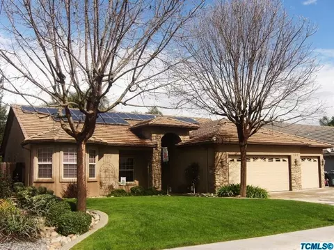 926 E Chestnut Ct, Visalia, CA 93292 photo 2