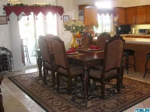 926 E Chestnut Ct, Visalia, CA 93292 photo 9
