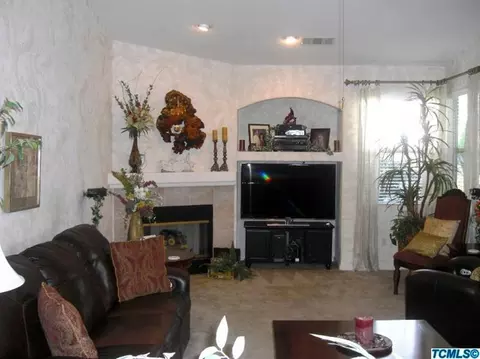 926 E Chestnut Ct, Visalia, CA 93292 photo 6