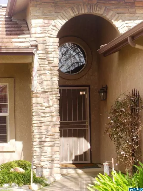 926 E Chestnut Ct, Visalia, CA 93292 photo 4