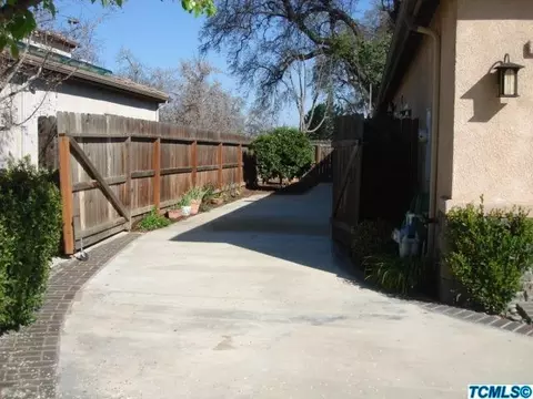 722 E La Vida Ave, Visalia, CA 93292 photo 2